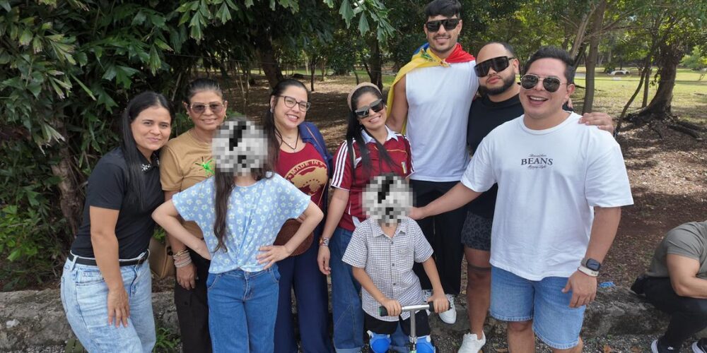 Así celebran los venezolanos en embajada de RD