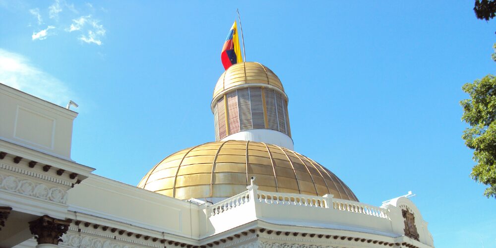 Parlamento venezolano inaugura legislatura en incertidumbre