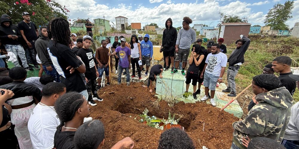 Sepultan a joven abatido en San Luis
