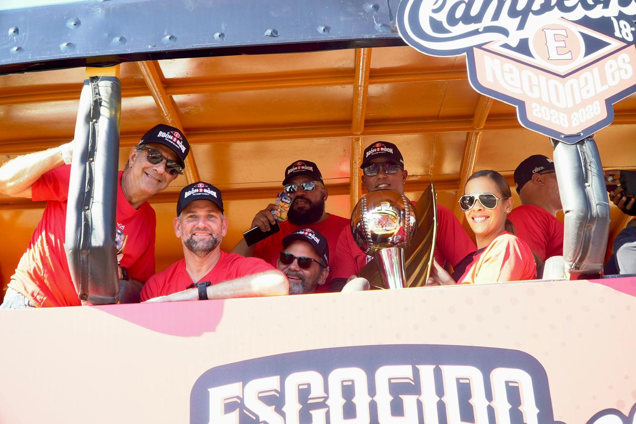 Escogido celebra la corona 18 con caravana por Santo Domingo | De Último Minuto