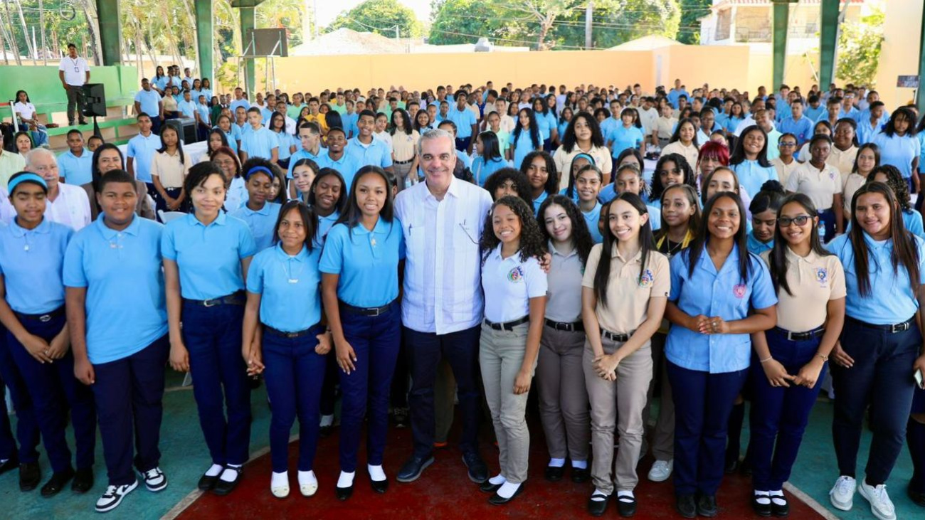 Abinader inaugura aulas con un valor de RD$40.4 millones