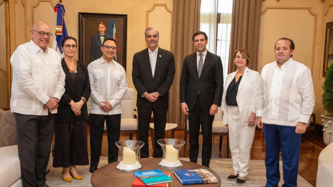Presidente Abinader recibe a Michel Camilo
