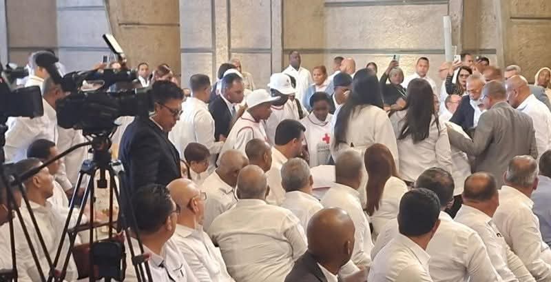 Momento de tensión en la Basílica de Higüey