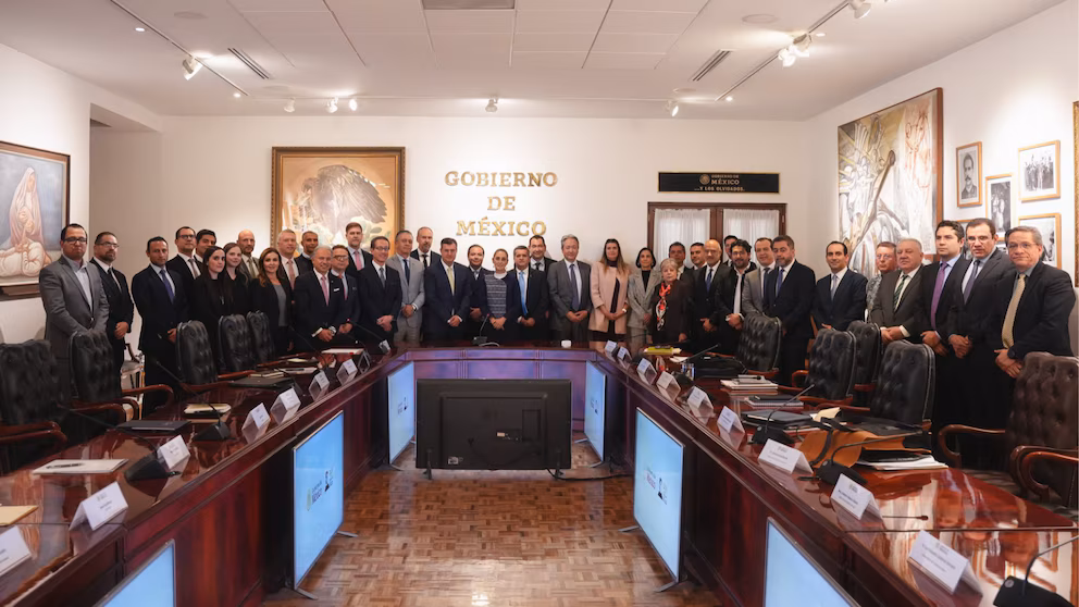 Claudia Sheinbaum encabeza reunión con la industria