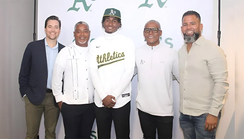 Athletics oficializan millonaria firma de Johenssy Colomé