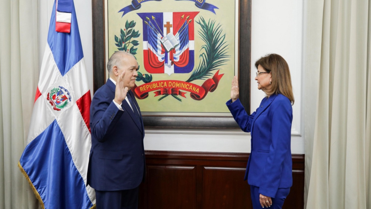 Raquel Peña juramenta a Pedro Porfirio Urrutia como nuevo director de la DGII