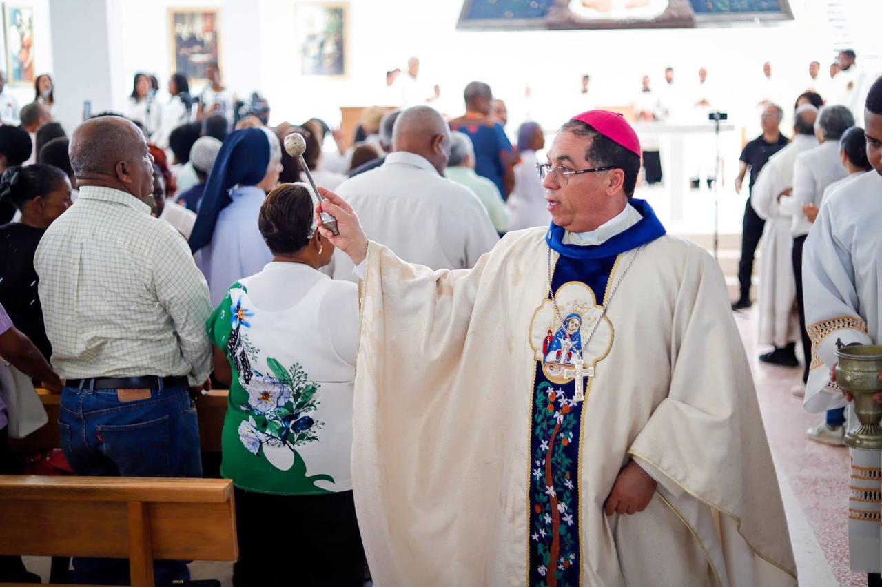 Consagran el Santuario María de la Altagracia en Hoyoncito