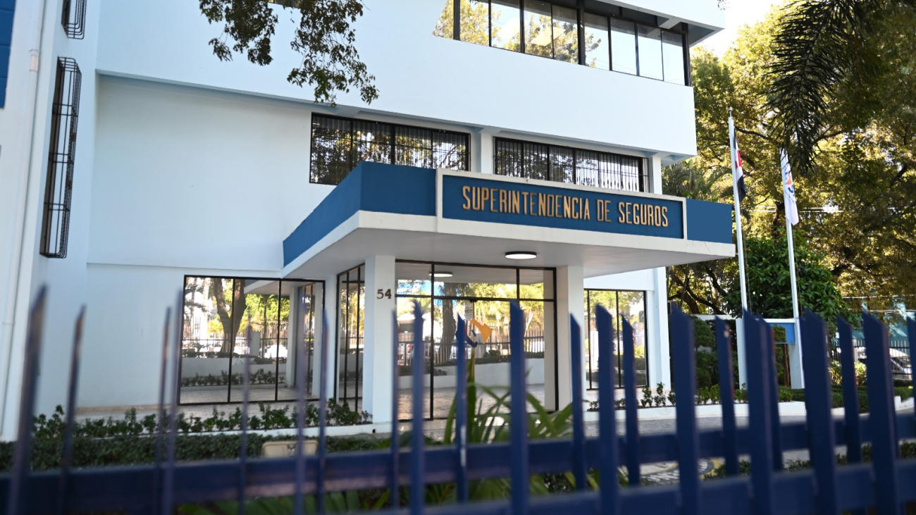 SIS destaca solidez y crecimiento del mercado asegurador dominicano