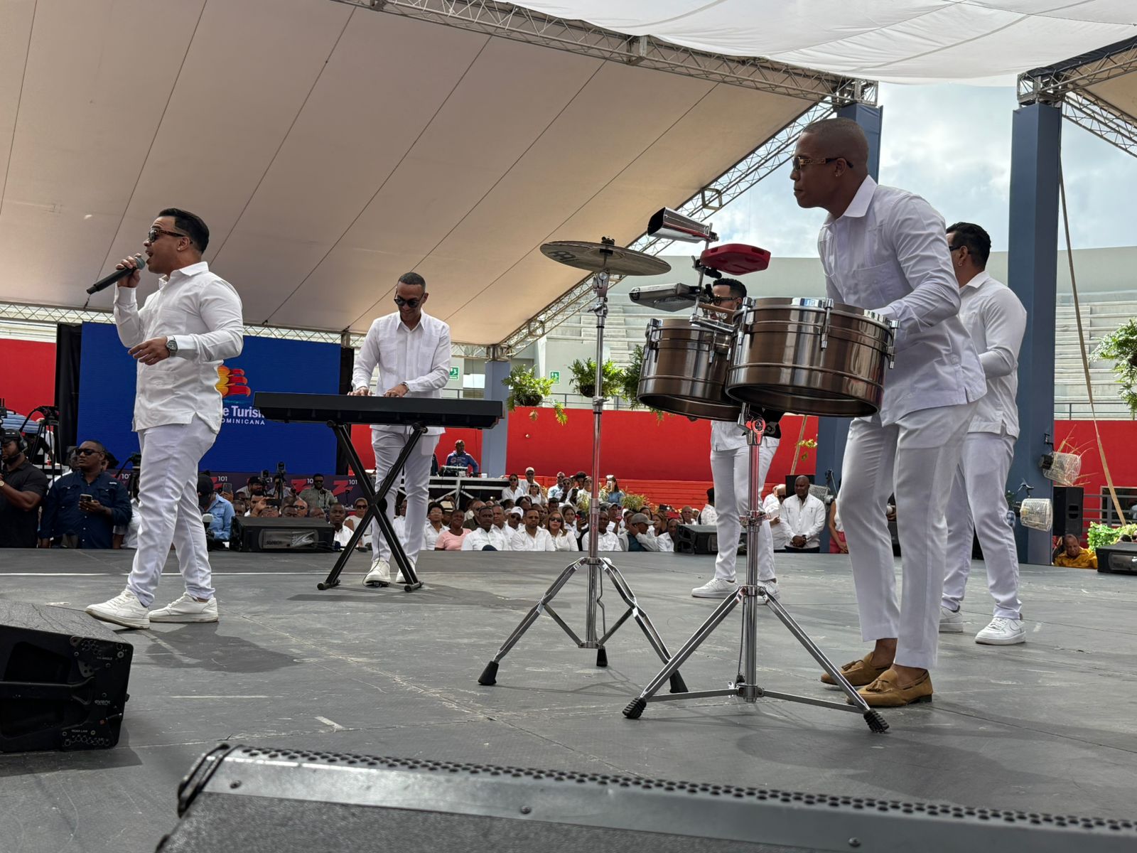 A ritmo de Chiquito Team Band estrenan la Plaza Multiuso
