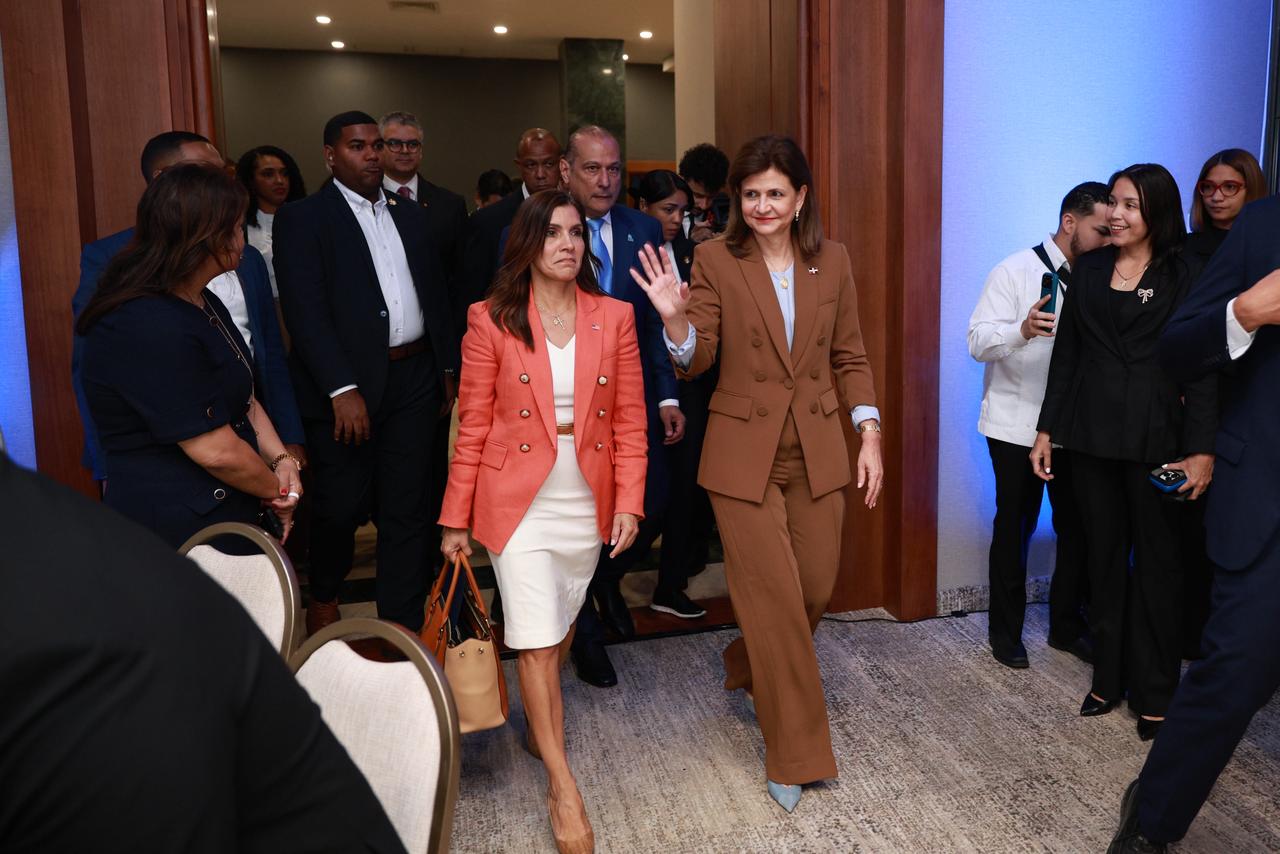 Raquel Peña y Leah Campos destacan a Santiago