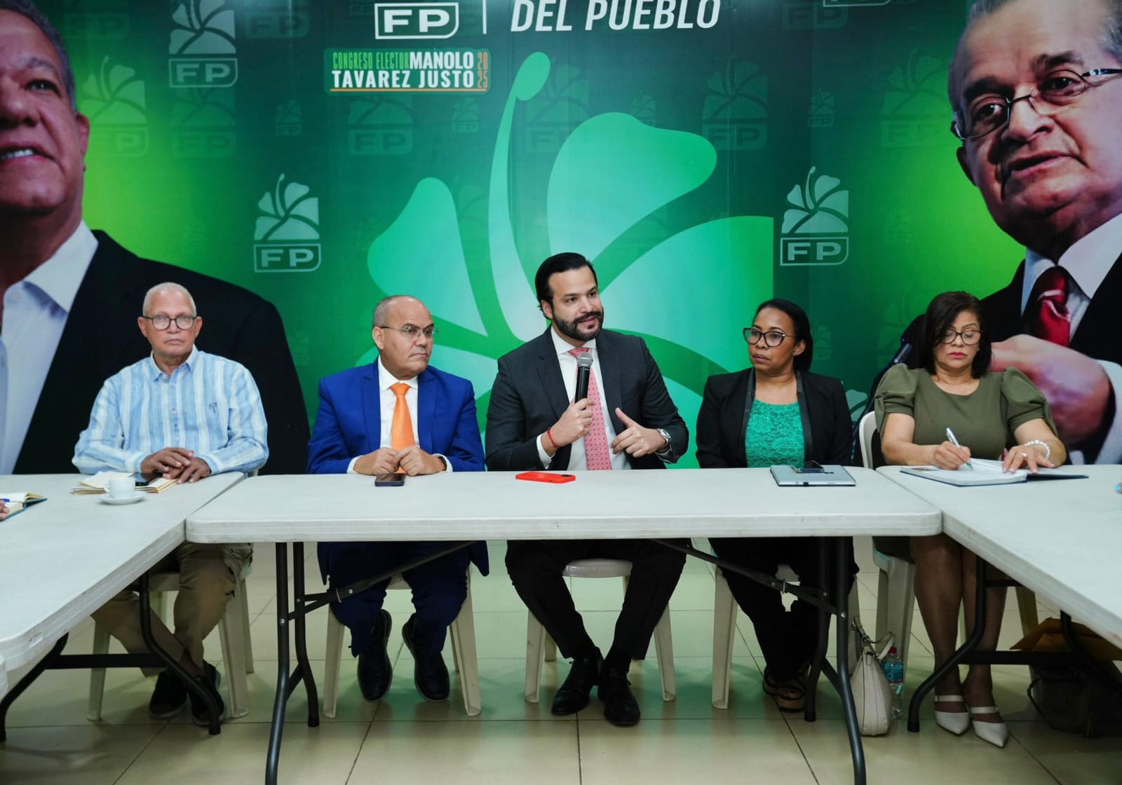 Fuerza del Pueblo celebra reunión preparatoria de su Dirección Ejecutiva en el DN