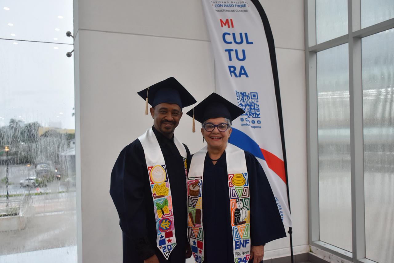Dominicanos se gradúan como Especialistas en Folklore