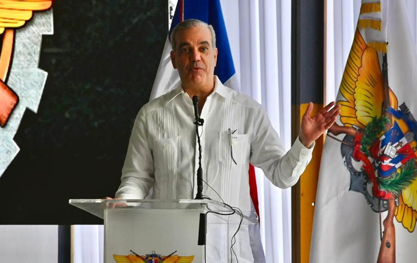 Abinader: Varios países están interesados en comprar aviones y ambulancias ensambladas en RD