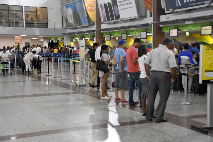 Alerta de seguridad en el AILA obliga a desviar vuelos
