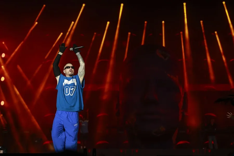 J Balvin, Diana Flores y Deion Sanders jugarán