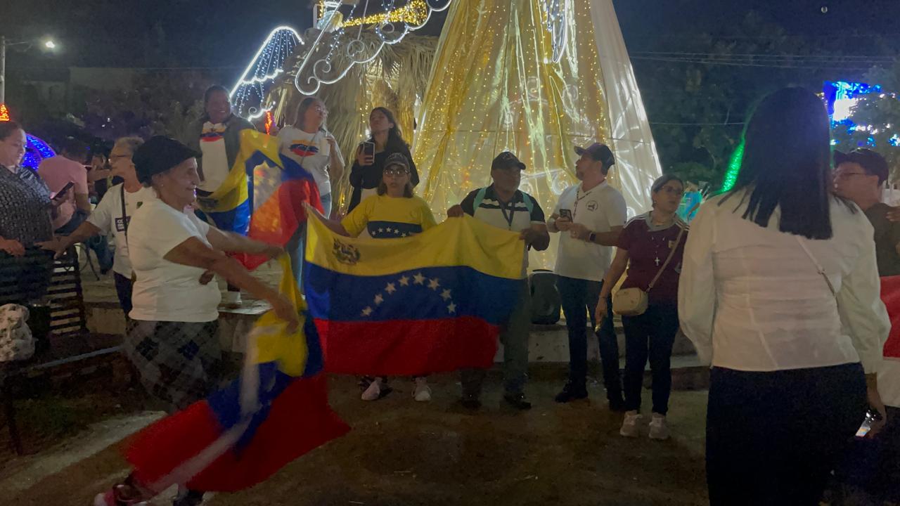 Venezolanos en Santiago expresan esperanza y llaman a consolidar el cambio político en su país