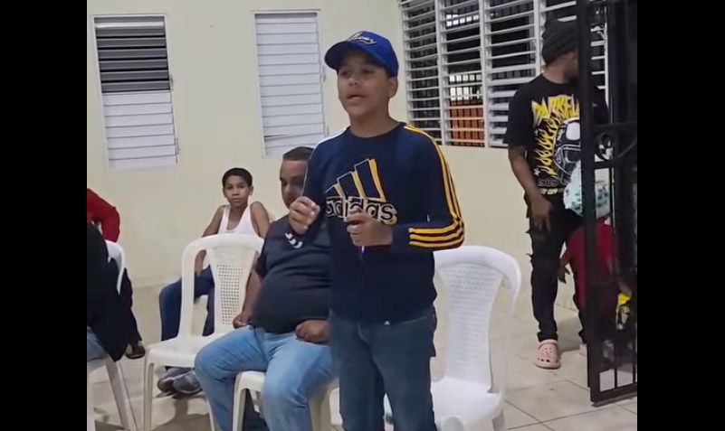 Menor sorprende a mandos policiales ante procedimientos