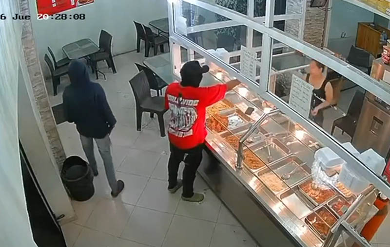 Intento de sustracción en un pica pollo tensión y atención pública
