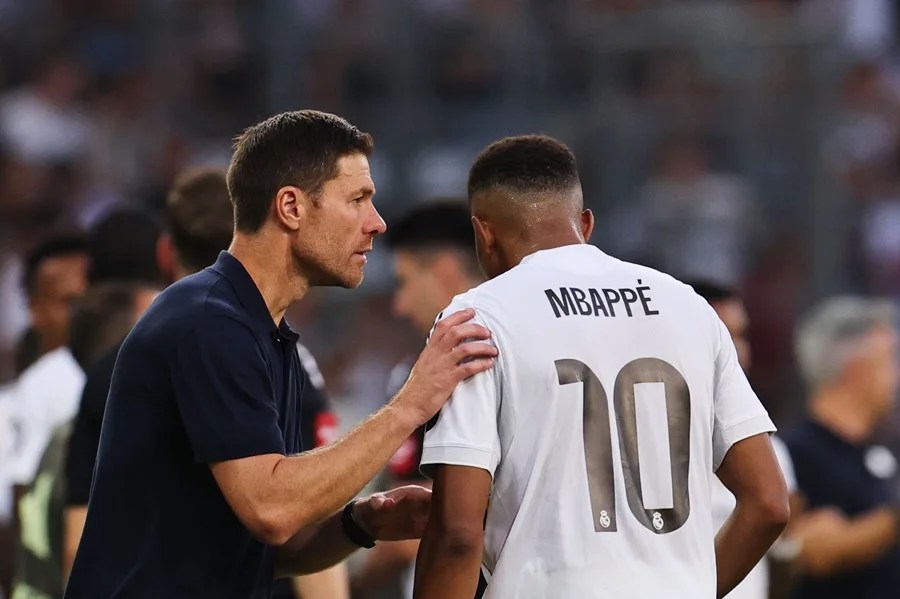 Mbappé y la plantilla del Real Madrid despiden a Xabi Alonso tras su salida del club