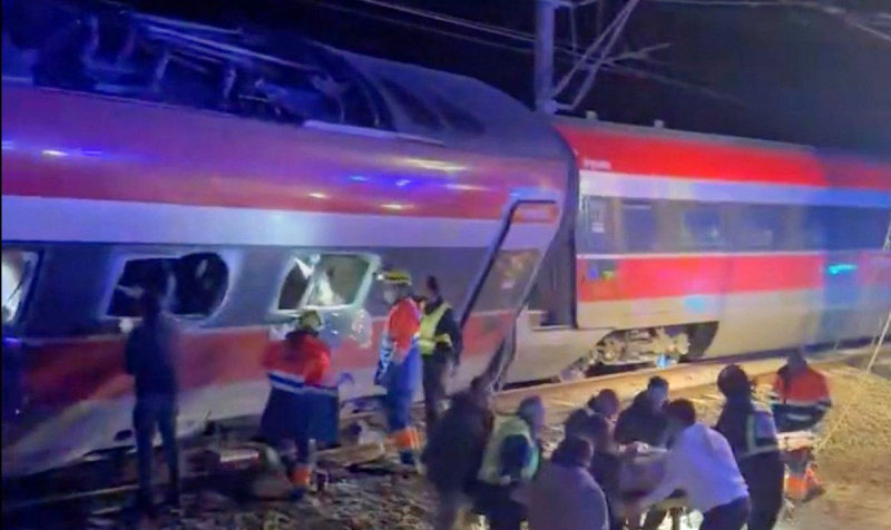 Aumentan a 39 los fallecidos en la colisión de dos trenes en Córdoba