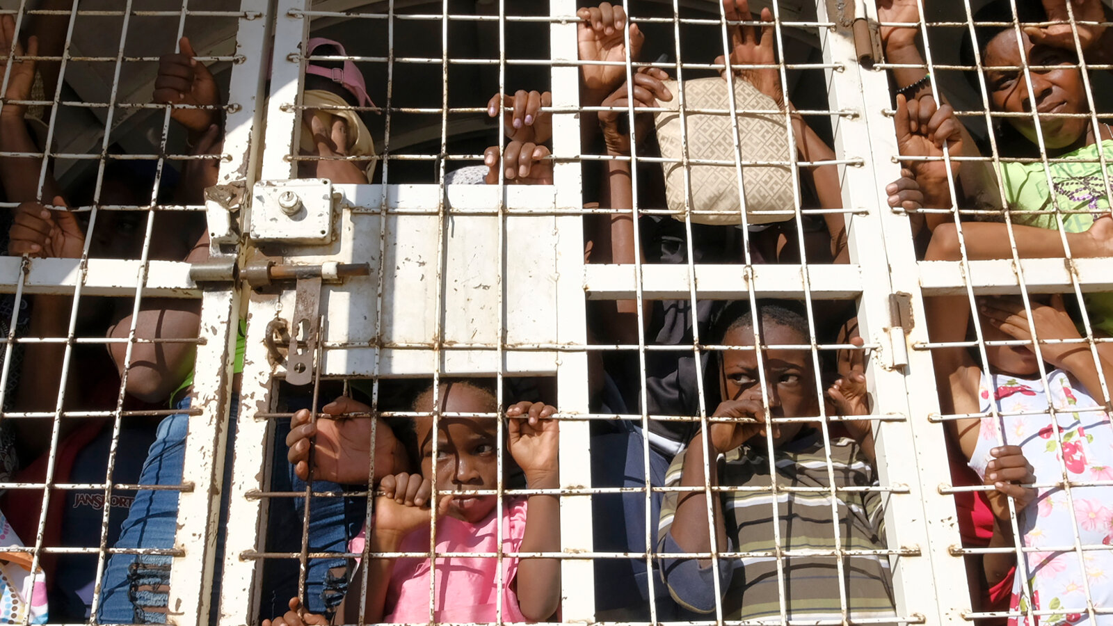 Migración afirma arresta 1,550 indocumentados y deporta 812
