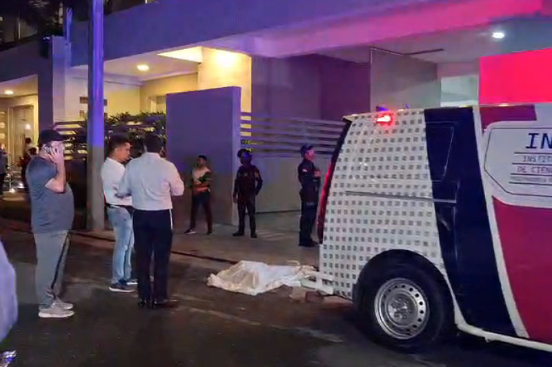 Mujer se lanza al vacío en Torre del Ensanche Paraíso