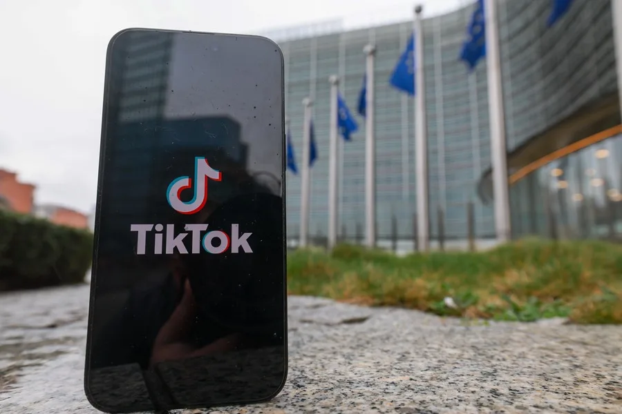 Bruselas concluye que el diseño “adictivo” de TikTok vulnera
