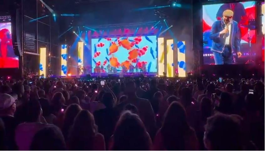 Juan Luis Guerra inicia primer concierto a casa llena