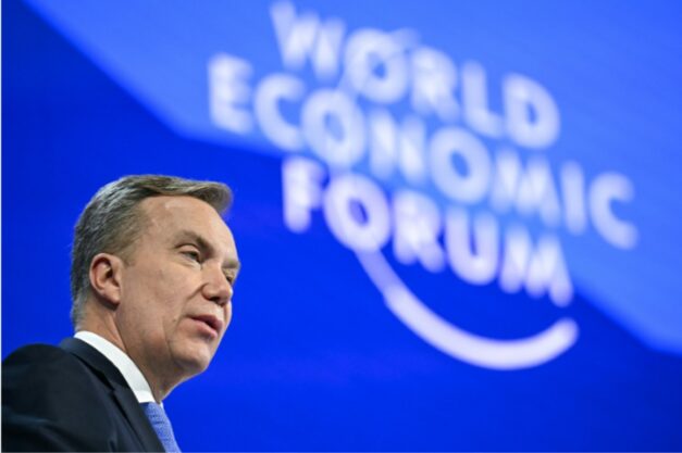 Renuncia el presidente del Foro Económico Mundial