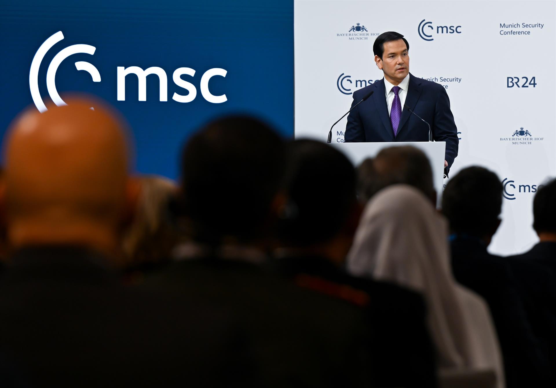Rubio dice que "no es fácil" pactar con Irán