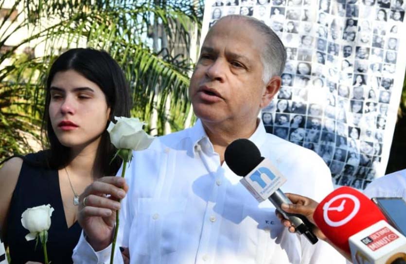 Endocrinólogo rinde homenaje a su esposa en caso Jet Set