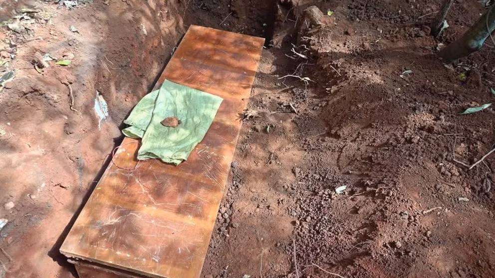 Entierran a un hombre por error en Tailandia y regresa