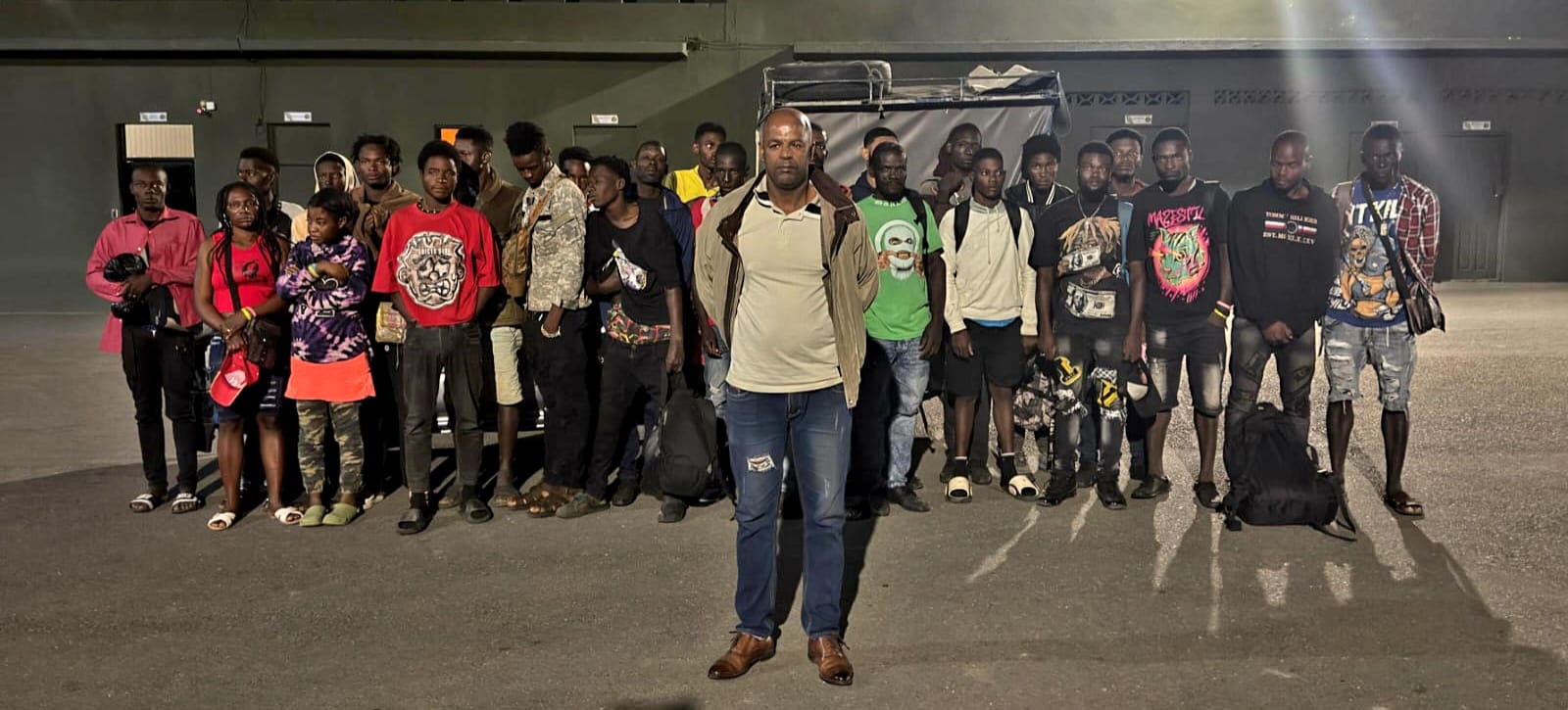 Ejército detiene camioneta con 26 haitianos indocumentados