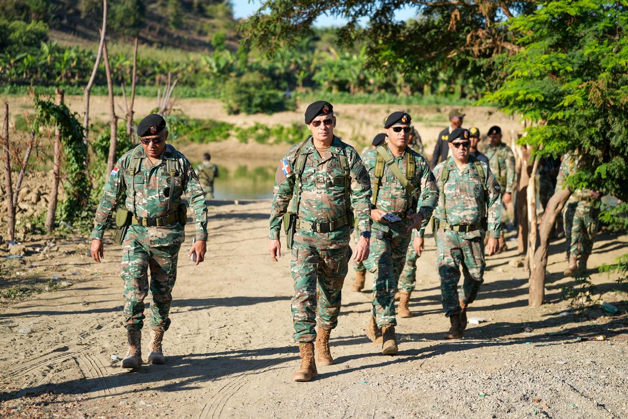 Comandante del Ejército recorre carretera internacional