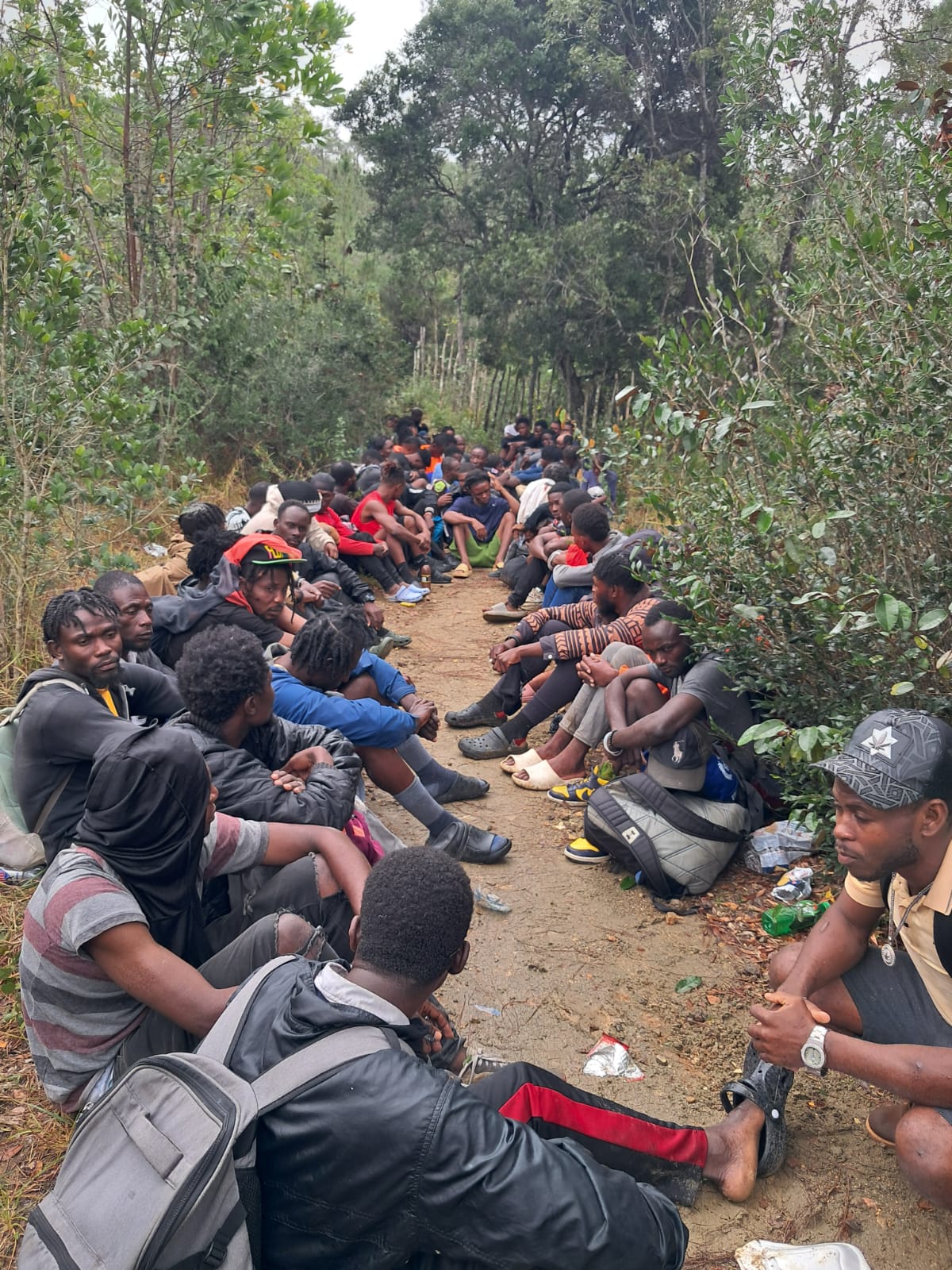 Ejército detiene 66 indocumentados en Loma de Cabrera