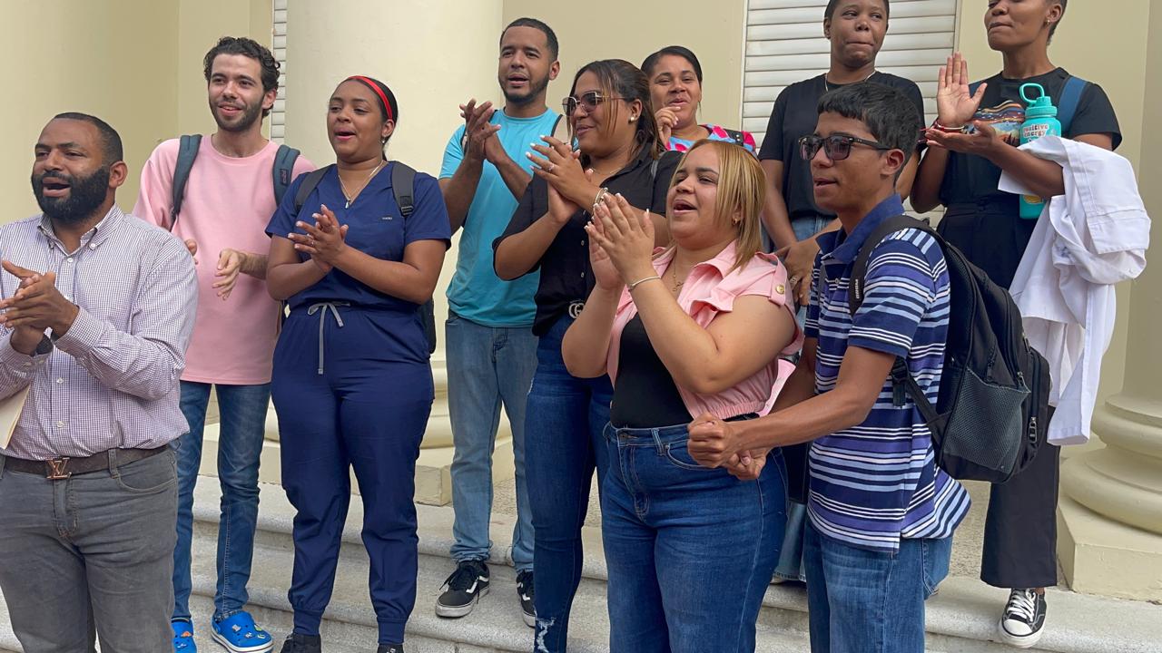 Crisis en Medicina UASD Santiago: estudiantes viajan