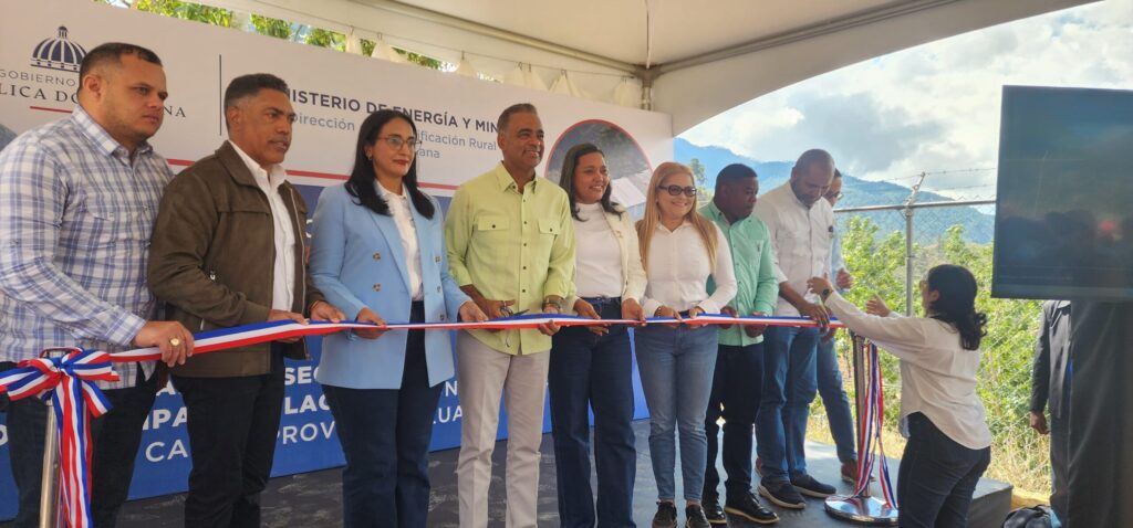 Senadora Lia Díaz destaca impacto de electrificación