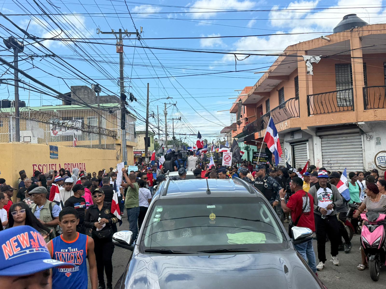 Cientos de personas apoyan marcha contra migración haitiana