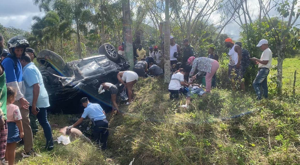 Jeepeta se vuelca en la carretera Bayaguana–Monte Plata