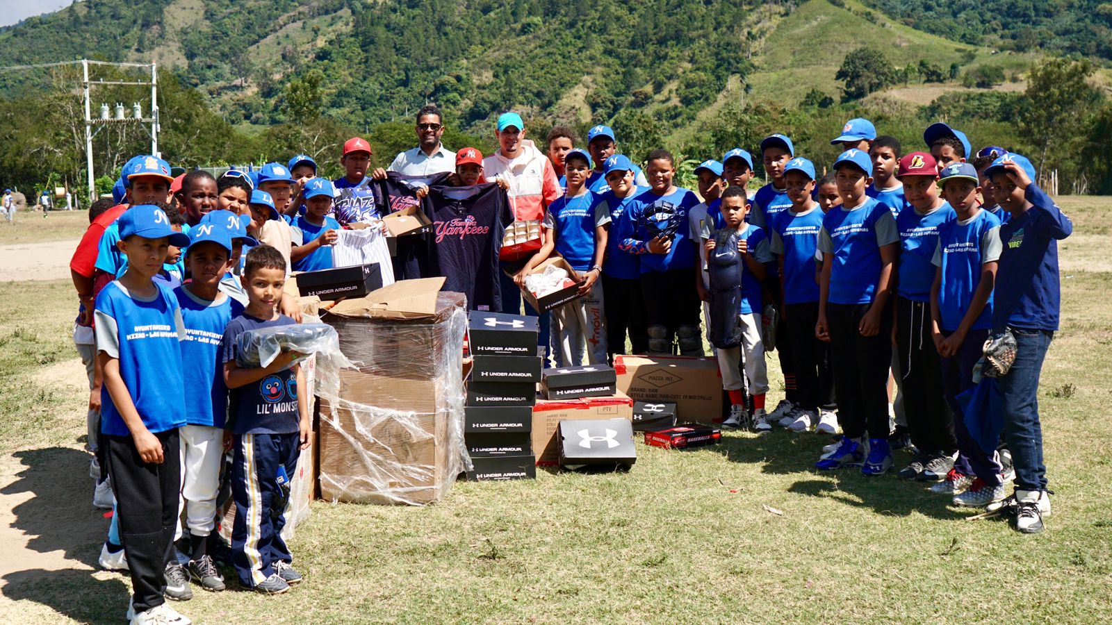New York Yankees realizan jornada solidaria y benefician a más de 100 niños en San José de Ocoa