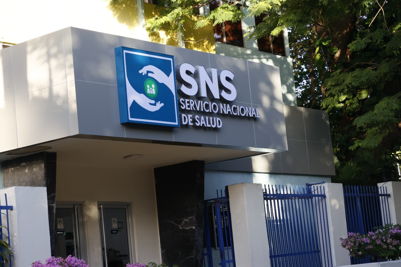 Director del SNS instruye detener todos los procesos de licitación para revisión conjunta con Contrataciones Públicas