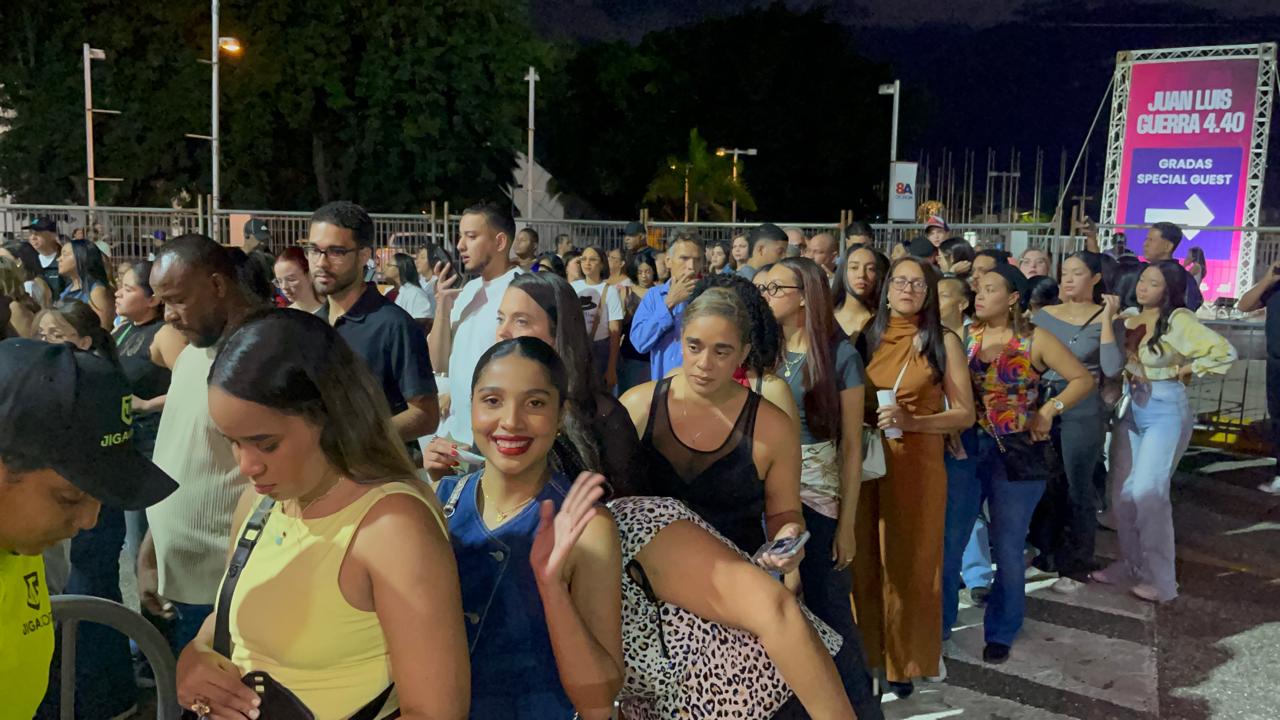 Largas filas rodean Estadio Cibao concierto Juan Luis Guerra