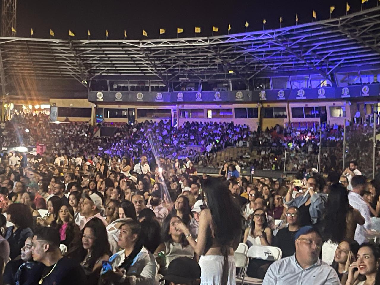 Estadio Cibao a casa llena