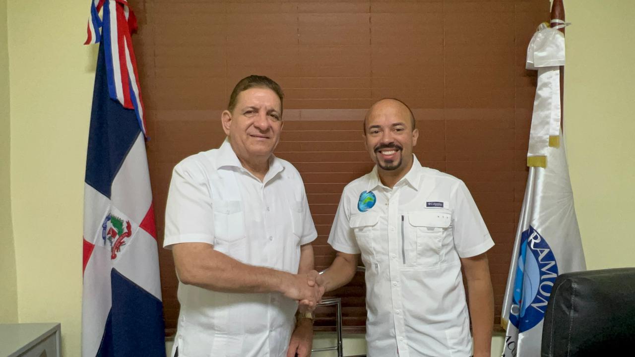 Alcalde de Bonao realiza visita al director de CORAMON