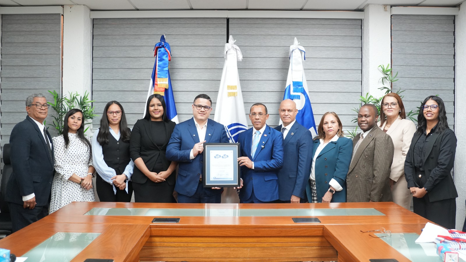 INDOCAL entrega certificaciones ISO a la Contraloría General