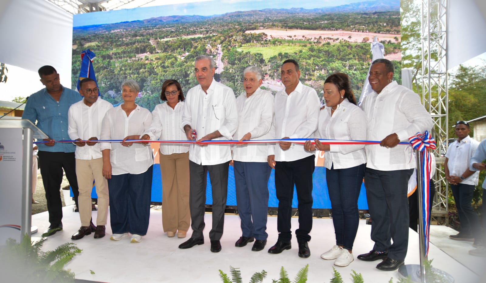 Abinader inaugura carretera Bayaguana-El Puerto