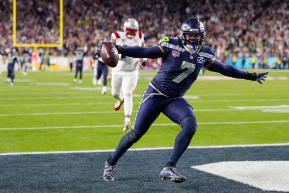 Los Seahawks conducen su defensa a un título del Super Bowl, aplastando a los Patriots 29-13