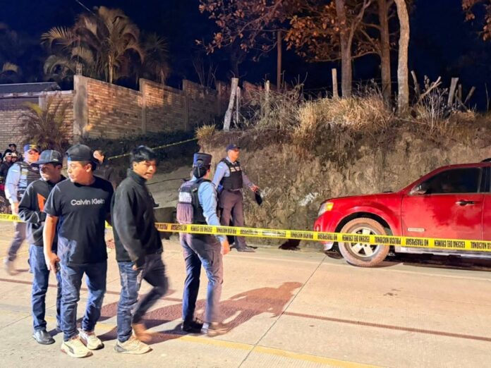 Frente a su familia acribillan a balazos a un vendedor