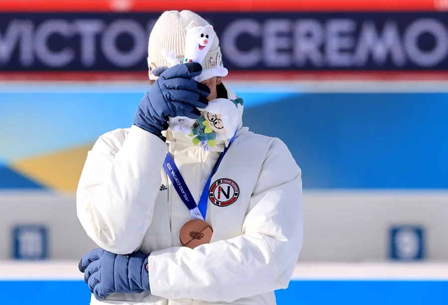 El noruego Sturla Holm Laegreid hace pública su infidelidad tras ganar el bronce en biatlón | De Último Minuto