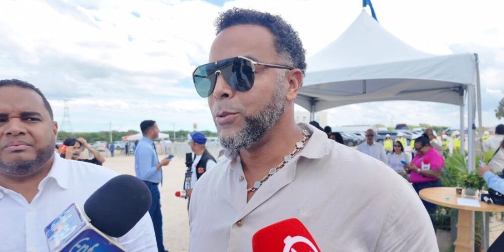 Nelson Cruz celebra nueva planta eléctrica en Montecristi